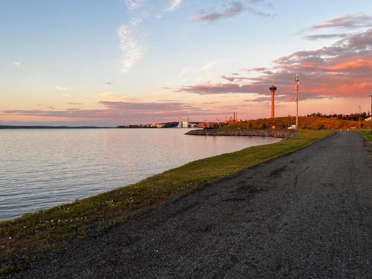 Uusi Upea Asunto Jaervinaekoealalla Ja Autohallilla Tampere Exteriér fotografie