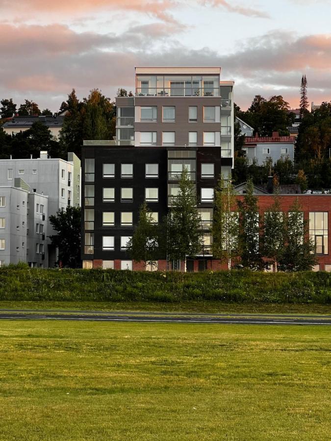 Uusi Upea Asunto Jaervinaekoealalla Ja Autohallilla Tampere Exteriér fotografie