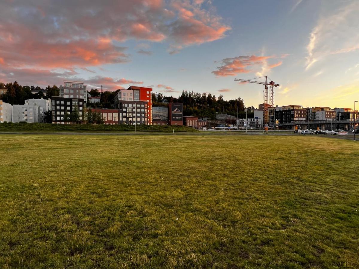 Uusi Upea Asunto Jaervinaekoealalla Ja Autohallilla Tampere Exteriér fotografie